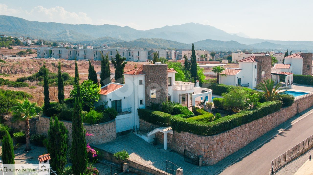 Schlüsselfertige Villa mit 3 Schlafzimmern und Meerblick und privatem Pool