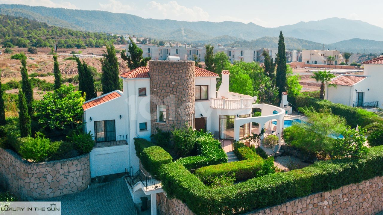 Schlüsselfertige Villa mit 3 Schlafzimmern und Meerblick und privatem Pool