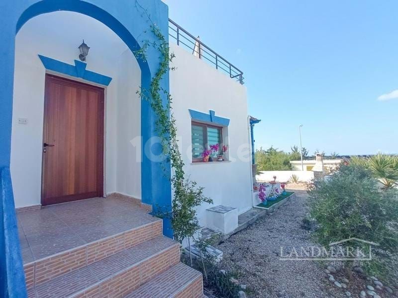 Villa mit 3 Schlafzimmern und wunderschönem Meerblick + teilweise möbliert + 2 Gemeinschaftspools + fußläufig zum Strand