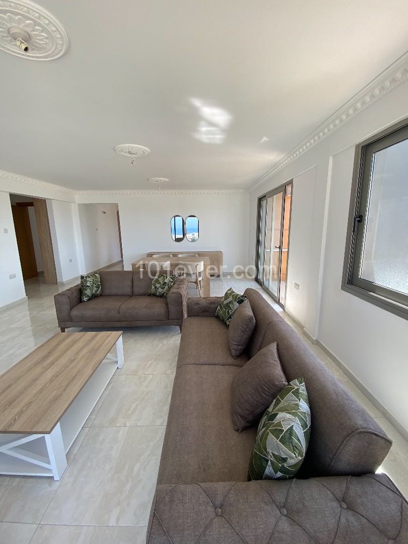 2+1 LUXURIOUS PENTHOUSE FOR RENT IN KYRENIA CITY CENTER 