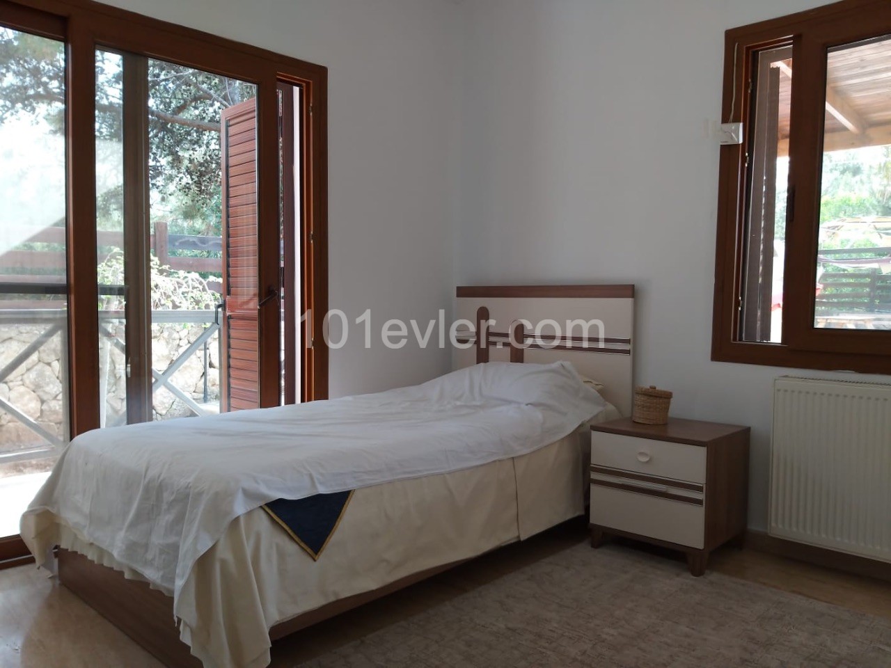 3+1 VILLA WITH PRIVATE POOL AND ONLY 2 MINS AWAY FROM MAIN ROAD 