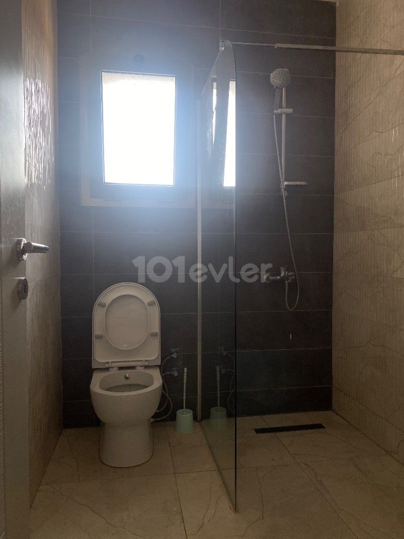 ANAYOLA YAKIN EŞYALI YENİ 2+1 DAİRELER