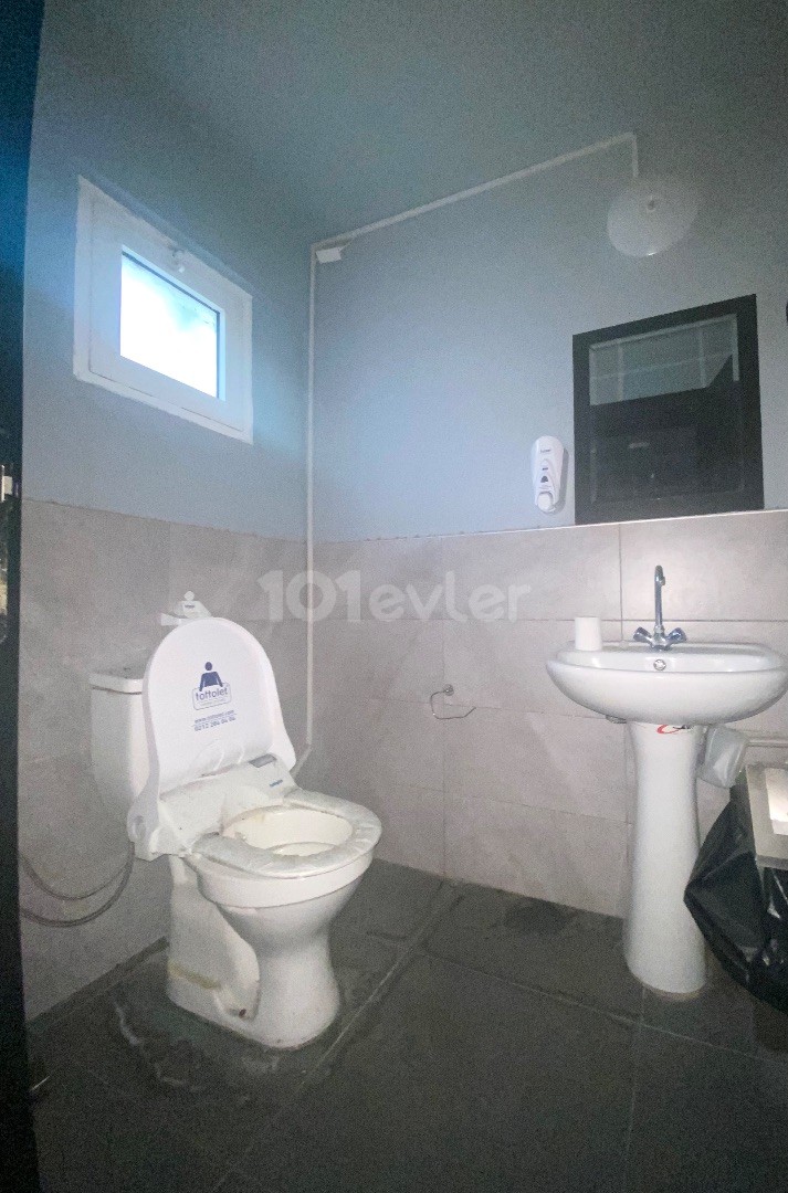 CLOSE TO BARISH PARK, 400 m2 space