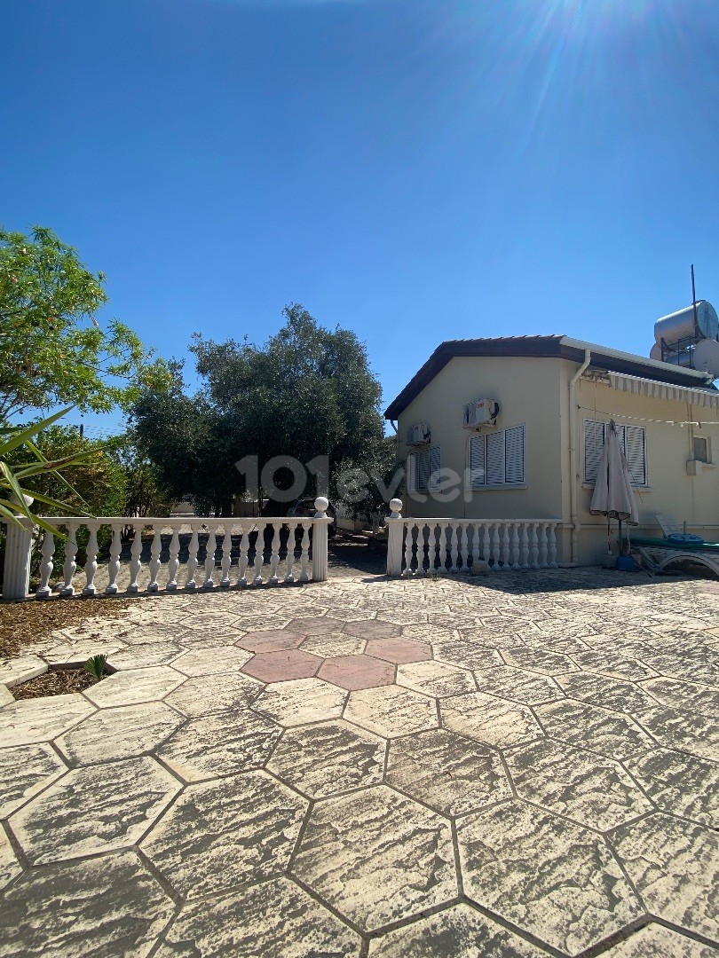 DETACHED VILLA (SURROUNDED BY OTHER VILLAS) ✔️CLOSE TO MAIN ROAD ✔️PRIVATE SWIMMING  POOL 