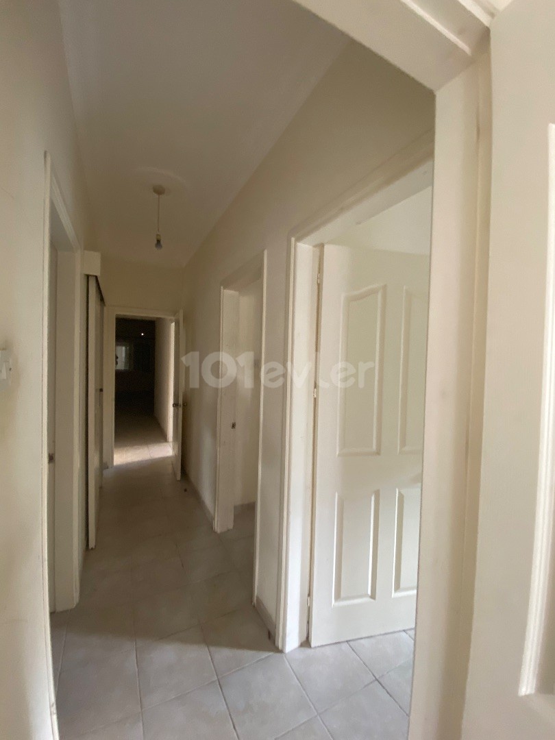 3+1 FLAT FOR SALE WITH GARDEN WITH WALKING DISTANCE TO MACCARA SHOP