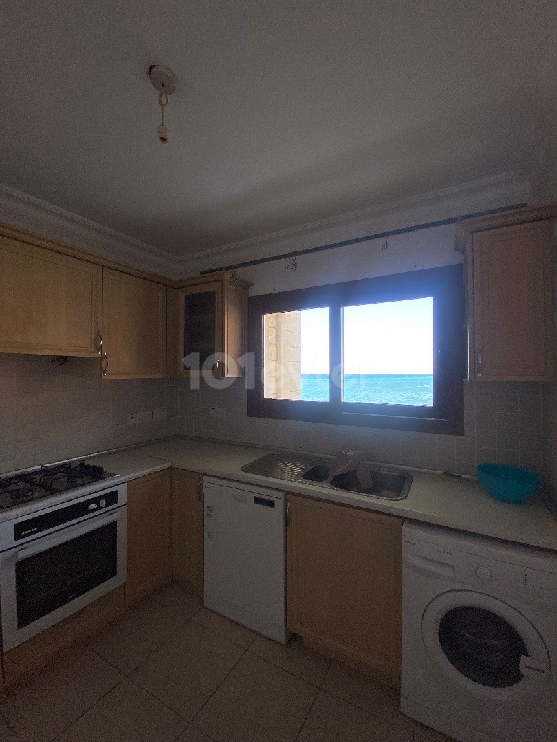 Furnished 3+1 in Karakum, close to Girne Univercity next to the sea ! tv will be bought