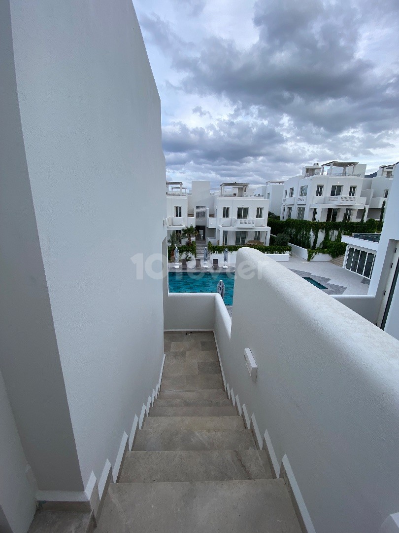 WIEDERVERKAUFSMÖGLICHKEIT IN SONDERPROJEKT! ✔️private Dachterrasse, eigenes Bad, Pool- und Meerblick