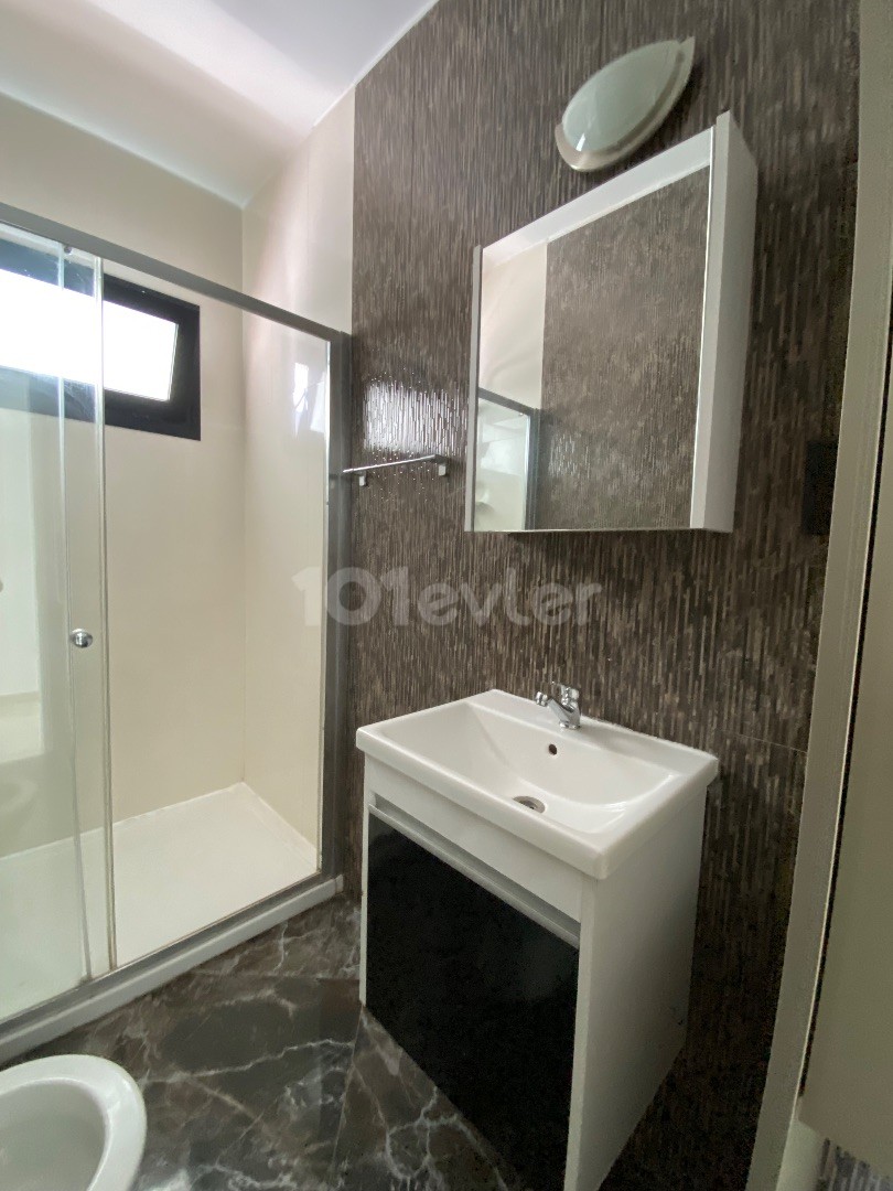 2+1 FLAT IN GIRNE CENTER WITH EN SUIT BEDROOM