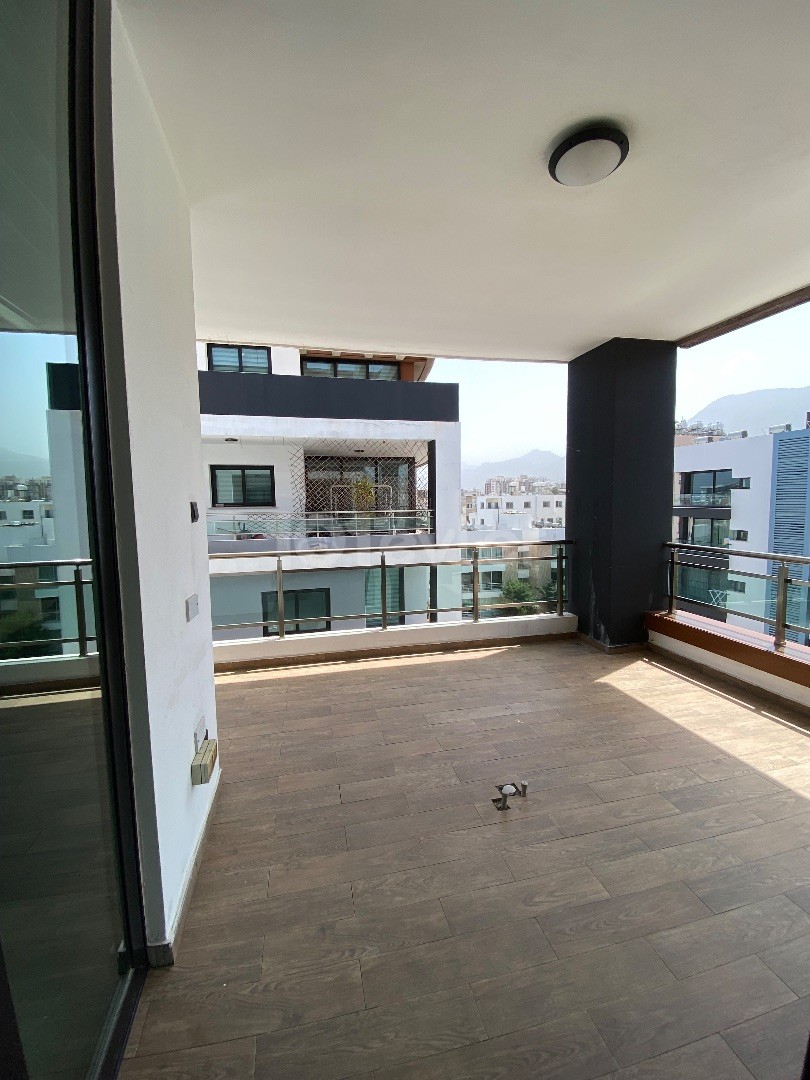 2+1 FLAT IN GIRNE CENTER WITH EN SUIT BEDROOM