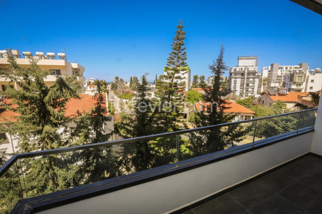 Flat For Sale in Aşağı Girne, Kyrenia