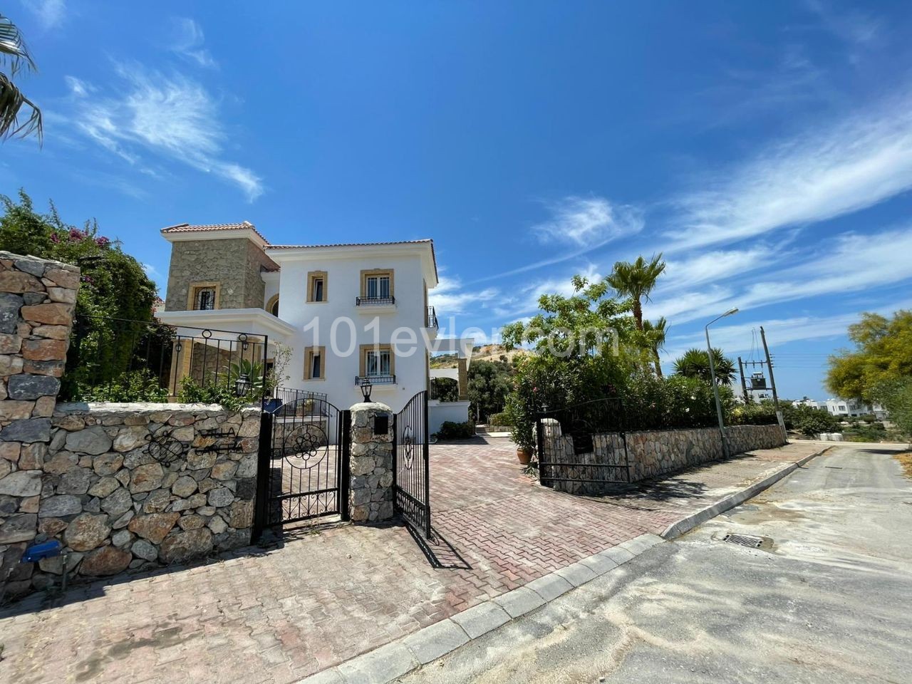 Villa For Sale in Alsancak, Kyrenia