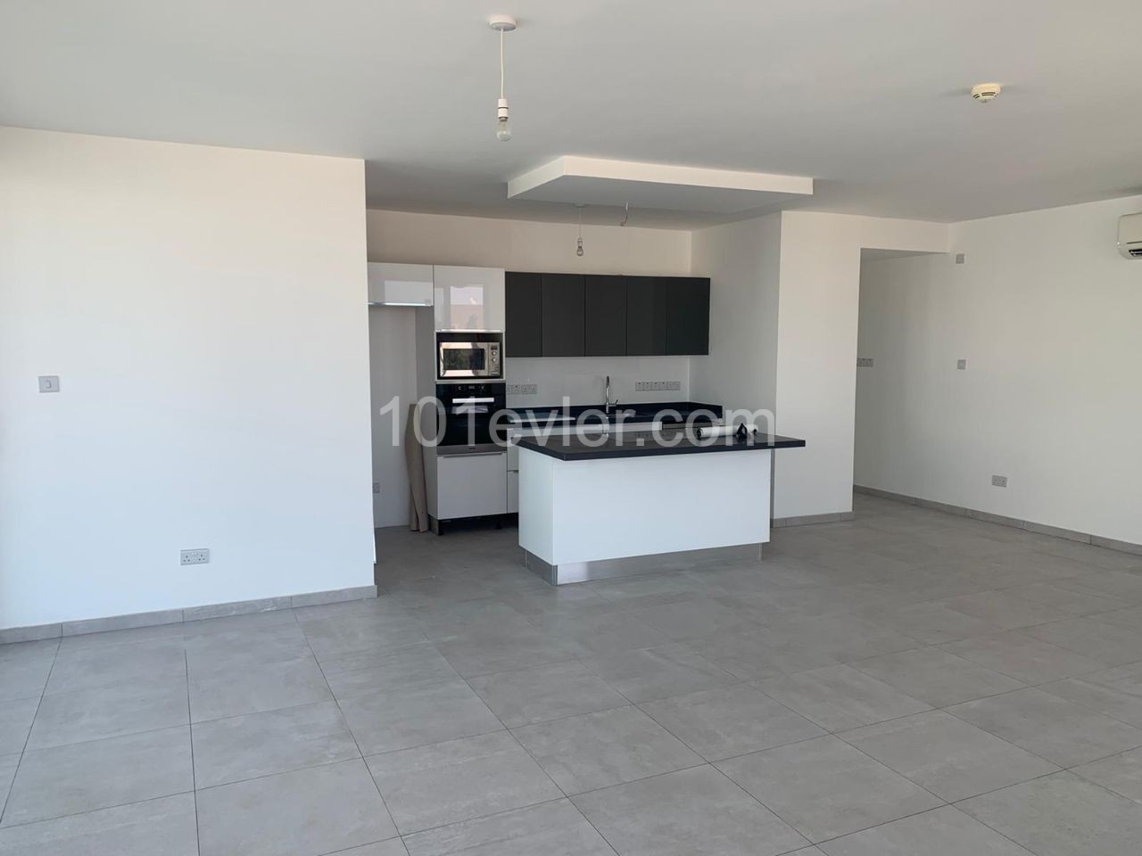 Flat To Rent in Aşağı Girne, Kyrenia