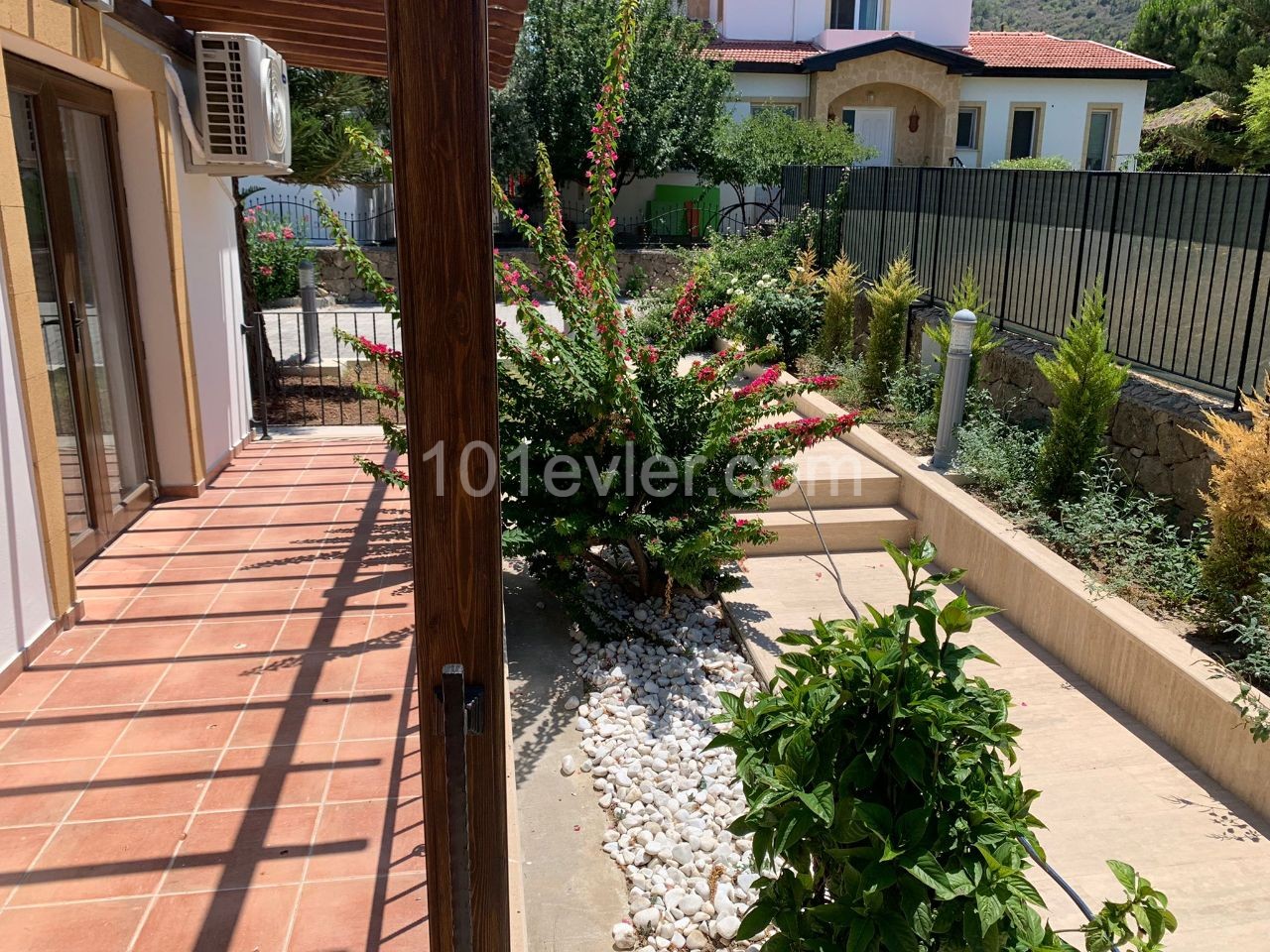 Villa To Rent in Karşıyaka, Kyrenia