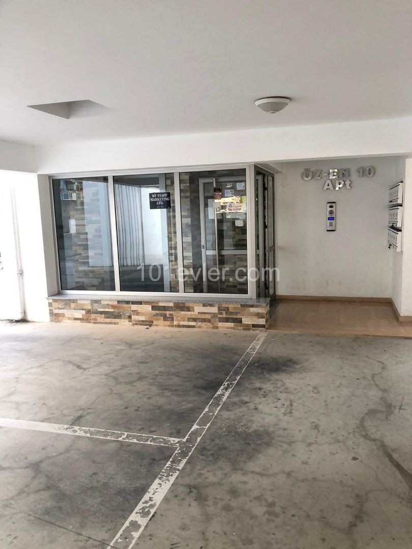 GİRNE MERKEZ-NUSMAR MARKET YAKININDA SATILIK PENTHOUSE