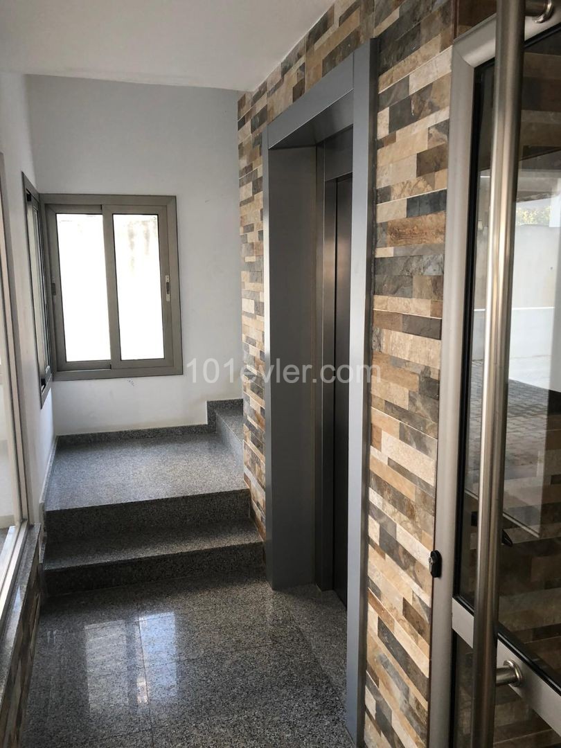 GİRNE MERKEZ-NUSMAR MARKET YAKININDA SATILIK PENTHOUSE