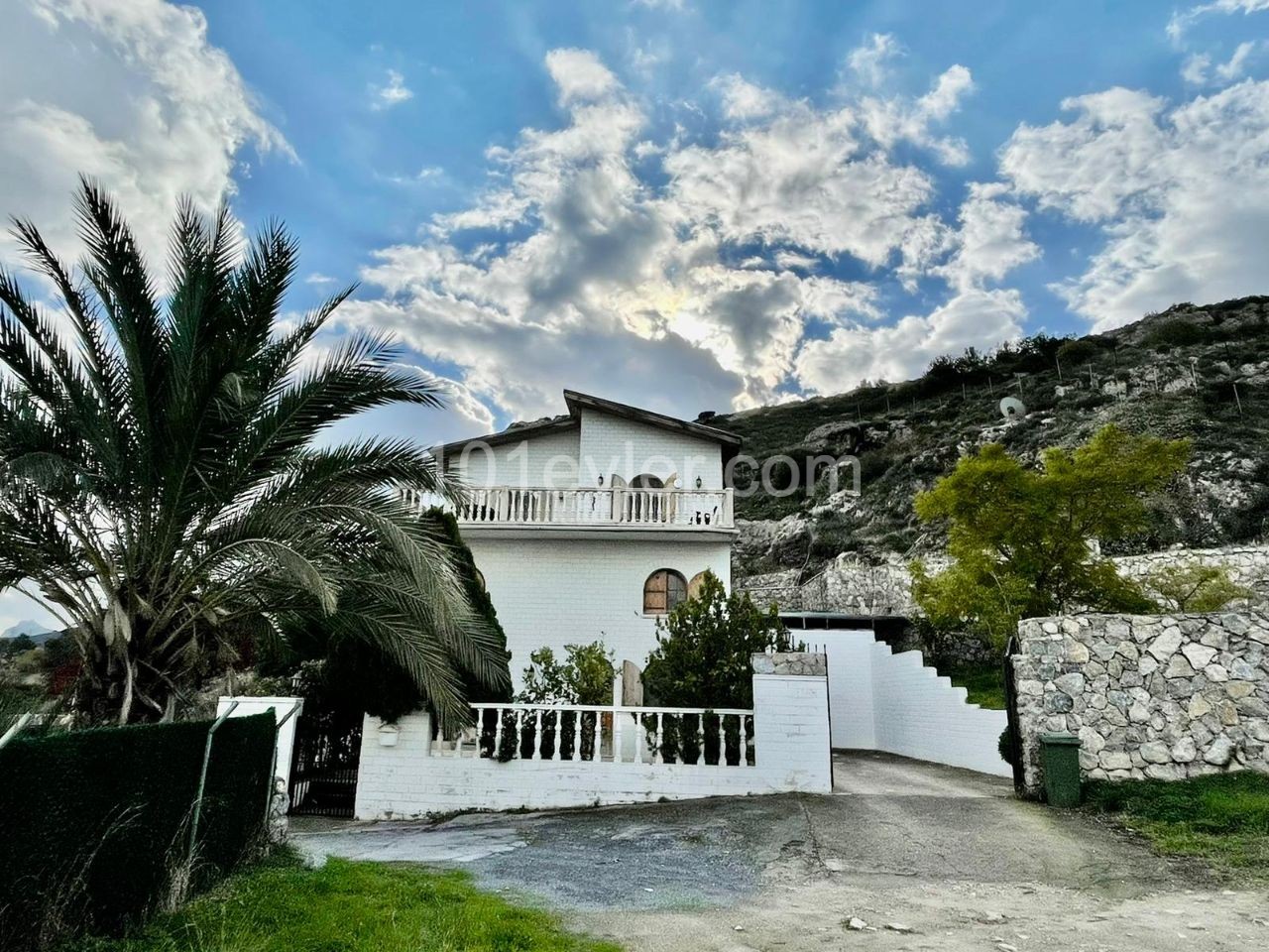 MAGNIFICENT VIEW VILLA FOR SALE IN KYRENIA/LAPTA ** 