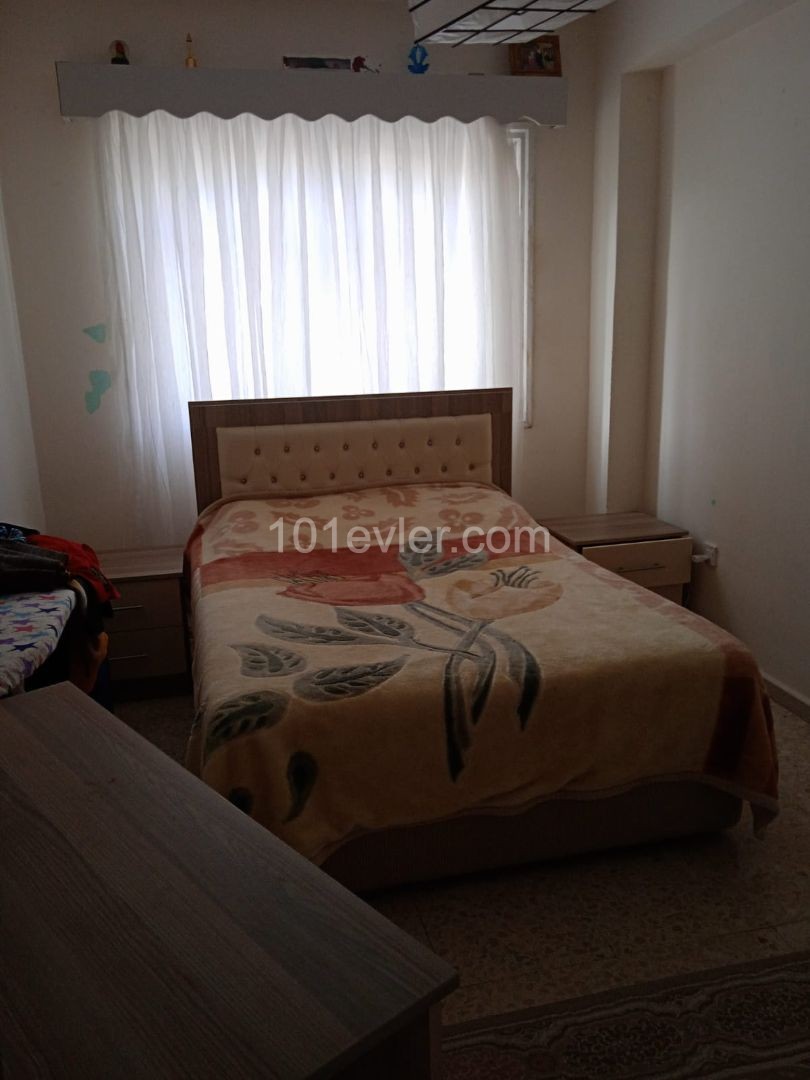 GİRNE LORD PALACE YAKININDA SATILIK 2+1 DAİRE