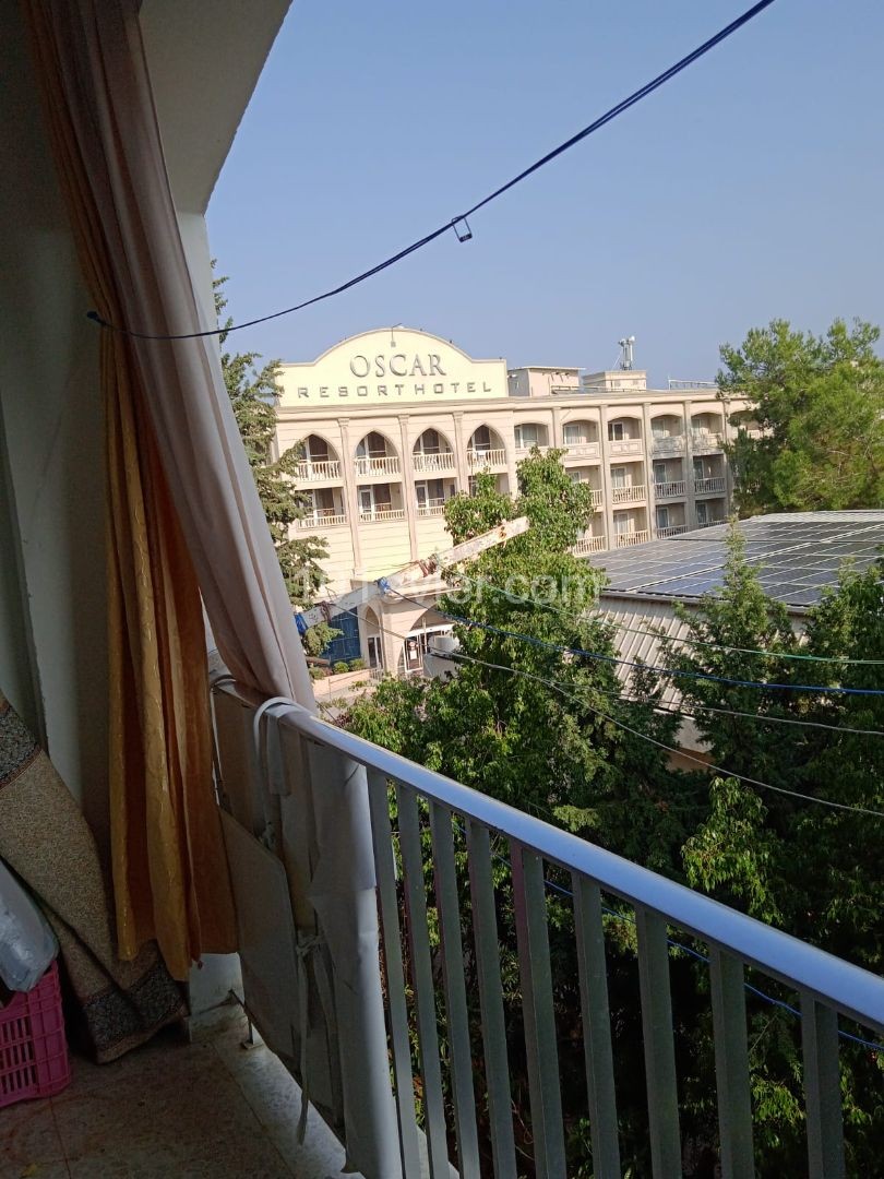 GİRNE LORD PALACE YAKININDA SATILIK 2+1 DAİRE