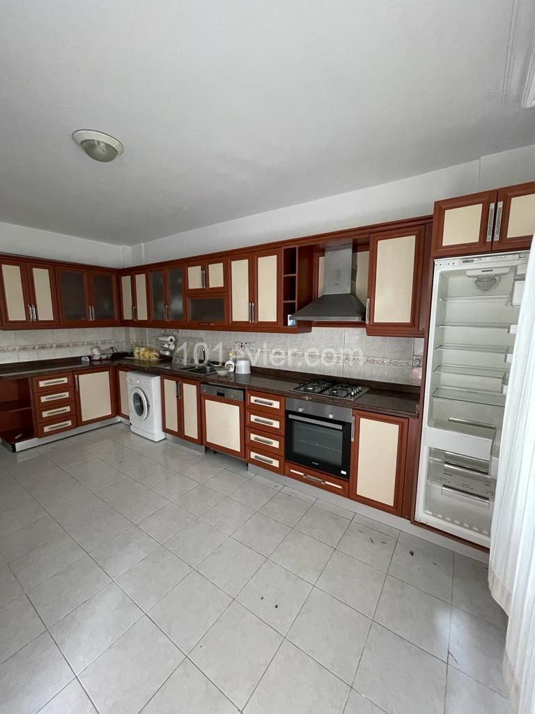 Flat For Sale in Aşağı Girne, Kyrenia