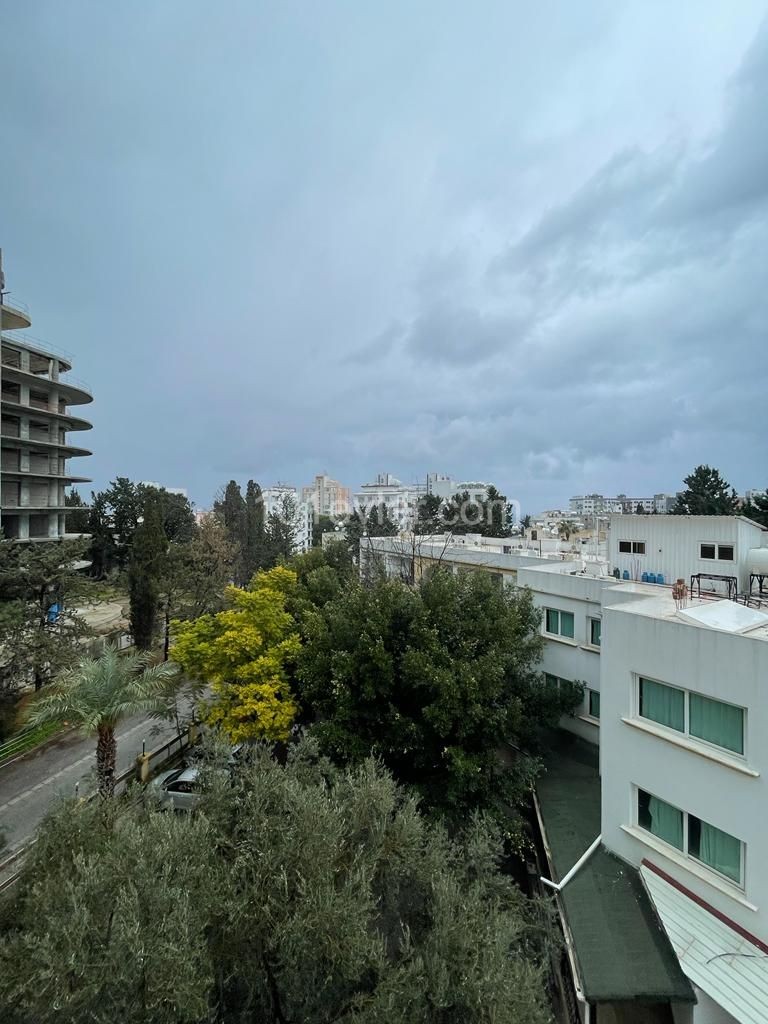 SEMI-FURNISHED 3+1 FLAT FOR SALE IN EXCELLENT LOCATION IN THE CENTER OF KYRENIA ** 