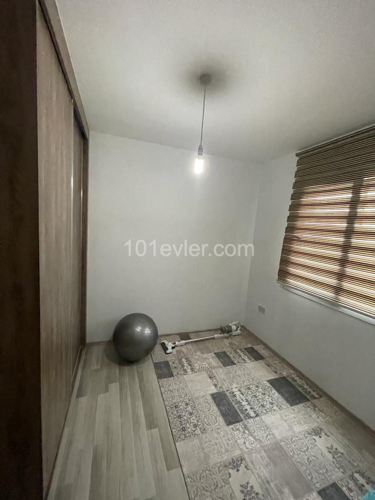 SEMI-FURNISHED 3+1 FLAT FOR SALE IN EXCELLENT LOCATION IN THE CENTER OF KYRENIA ** 