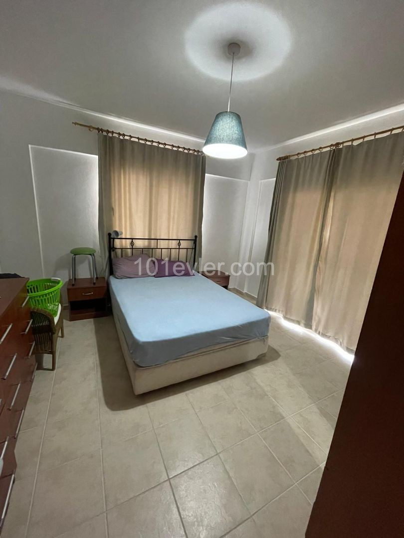 GİRNE DENİZ PLAZA ARKASINDA SATILIK 3+1 EŞYALI DAİRE