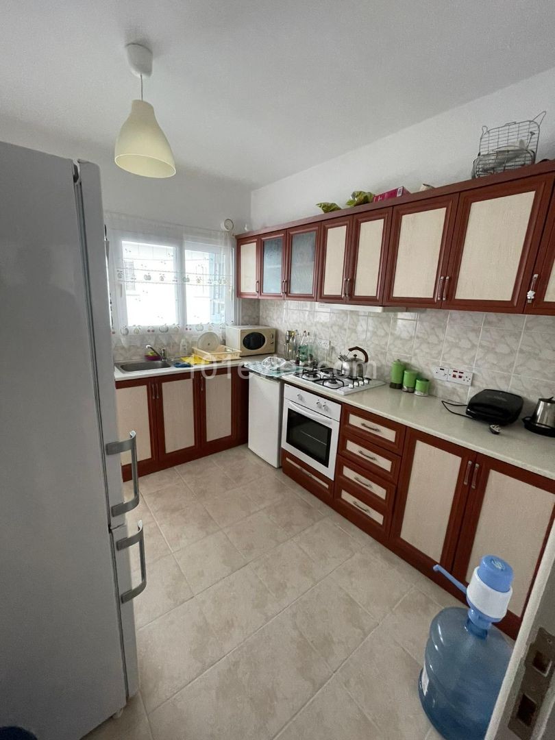 GİRNE DENİZ PLAZA ARKASINDA SATILIK 3+1 EŞYALI DAİRE