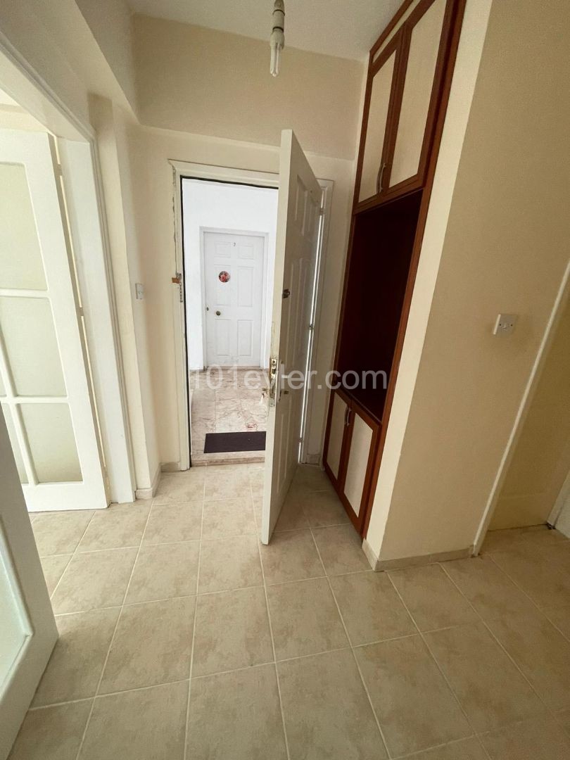 GİRNE DENİZ PLAZA ARKASINDA SATILIK EŞYASIZ 3+1 DAİRE