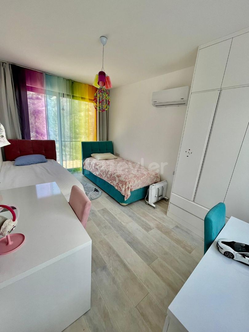 GİRNE/OZANKÖY'DE KİRALIK 4+1 TOWNHOUSE