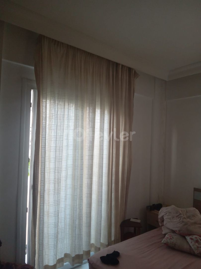 GİRNE NUSMAR MARKET YAKININDA SATILIK 3+1 DAİRE