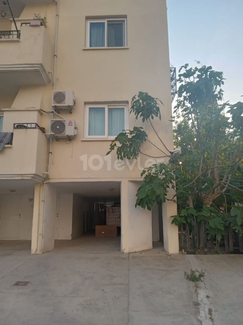 GİRNE NUSMAR MARKET YAKININDA SATILIK 3+1 DAİRE