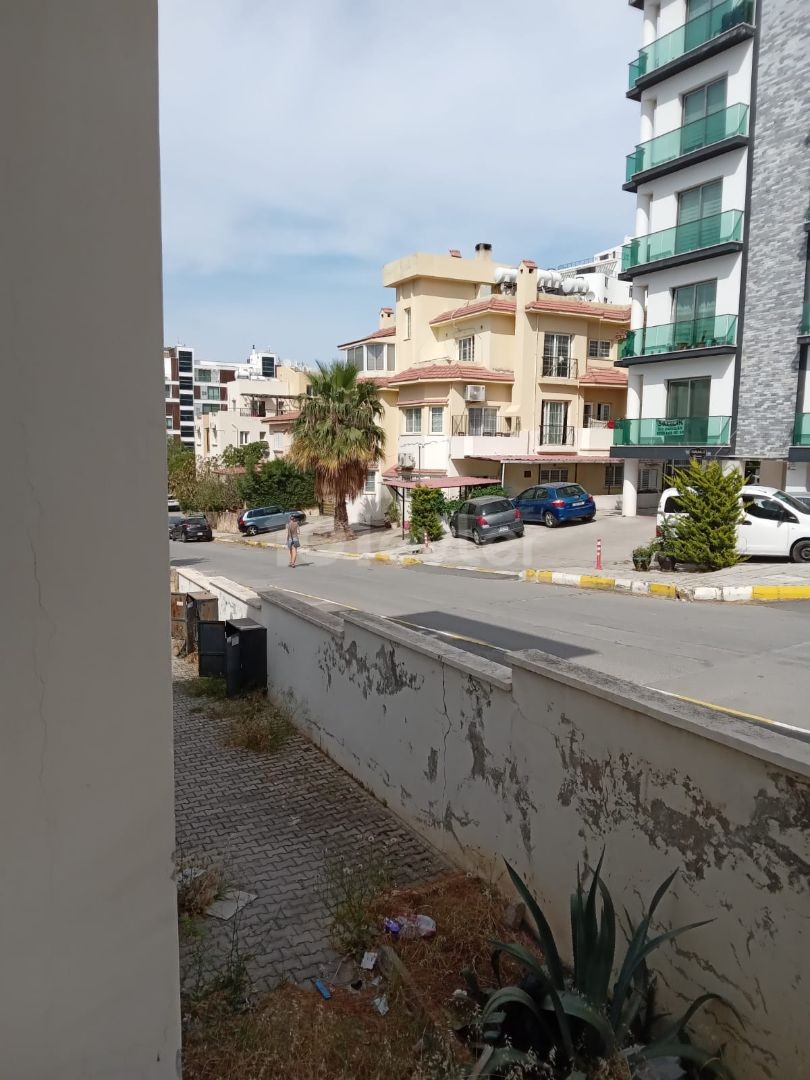 GİRNE ASLANLI VİLLA YAKINI SATILIK 3+1 DAİRE