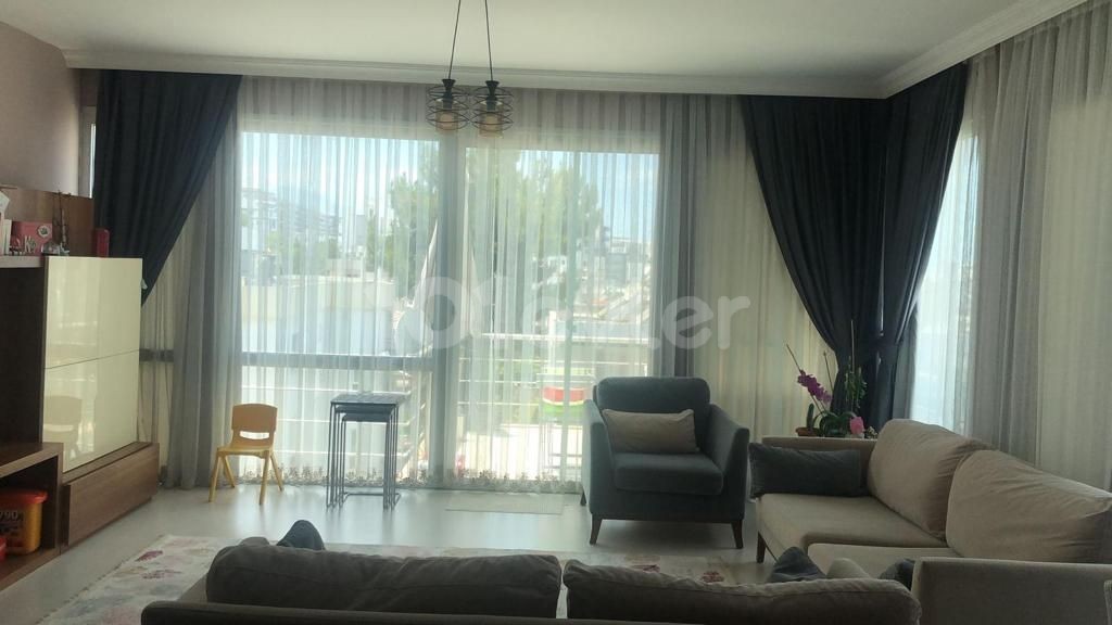 GİRNE MERKEZ NUSMAR MARKET YAKINI SATILIK 3+1 DAİRE