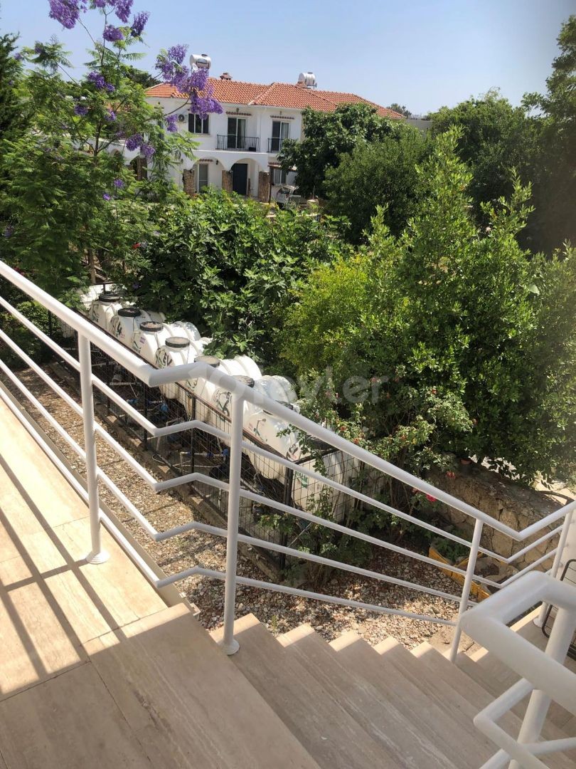 1 + 1 DUPLEX-WOHNUNG ZUM VERKAUF IN KYRENIA/KARAOGLANOGLU ** 