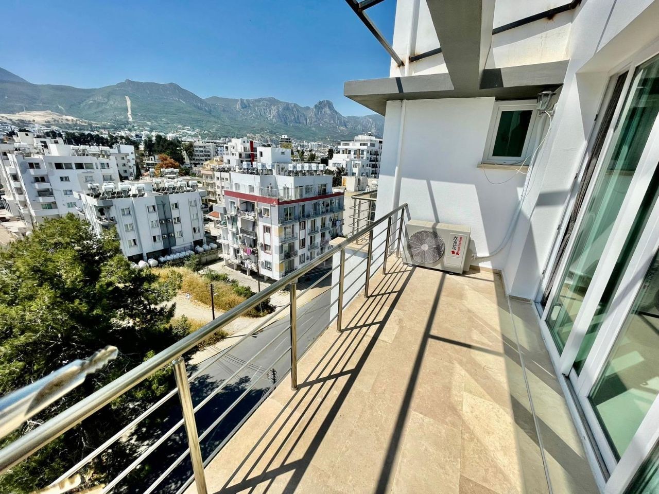 3+1 FULLY FURNISHED PENTHOUSE FOR RENT OPPOSITE KYRENIA PARK SHOPPING MALL ** 