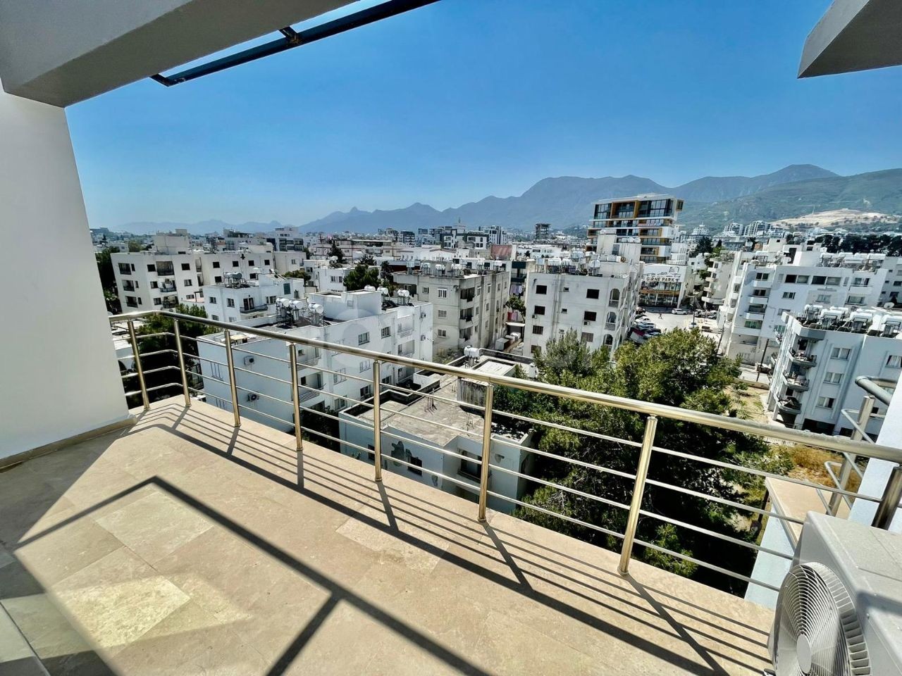 3+1 FULLY FURNISHED PENTHOUSE FOR RENT OPPOSITE KYRENIA PARK SHOPPING MALL ** 