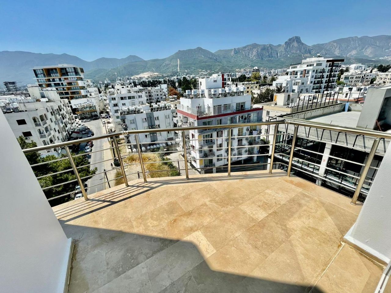 3+1 FULLY FURNISHED PENTHOUSE FOR RENT OPPOSITE KYRENIA PARK SHOPPING MALL ** 