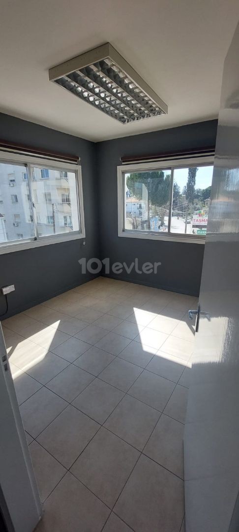 WOHNUNG ZU VERMIETEN IN NIKOSIA / YENISEHIR ** 