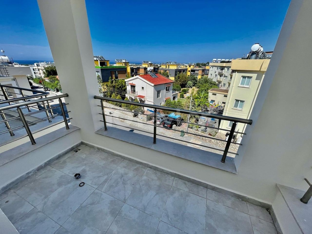 GİRNE/ALSANCAK'TA SATILIK YENİ 2+1 DAİRE