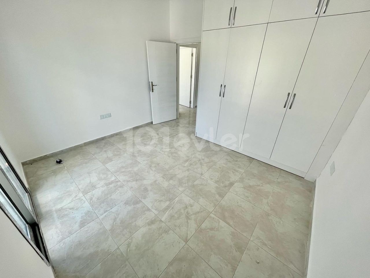 GİRNE/ALSANCAK'TA SATILIK YENİ 2+1 DAİRE