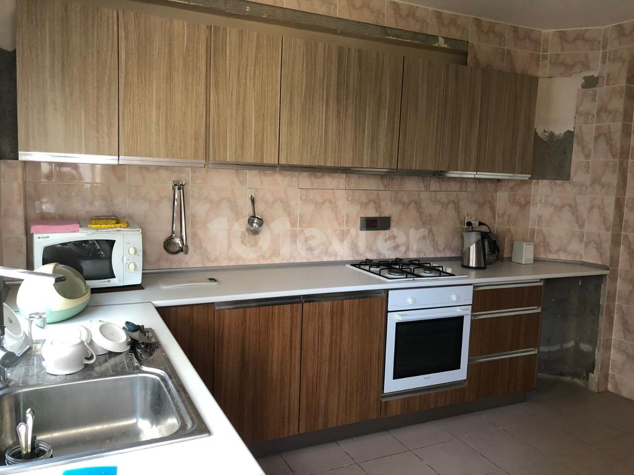 WOHNUNG ZU VERKAUFEN IN KYRENIA/OLIVENHAIN ** 