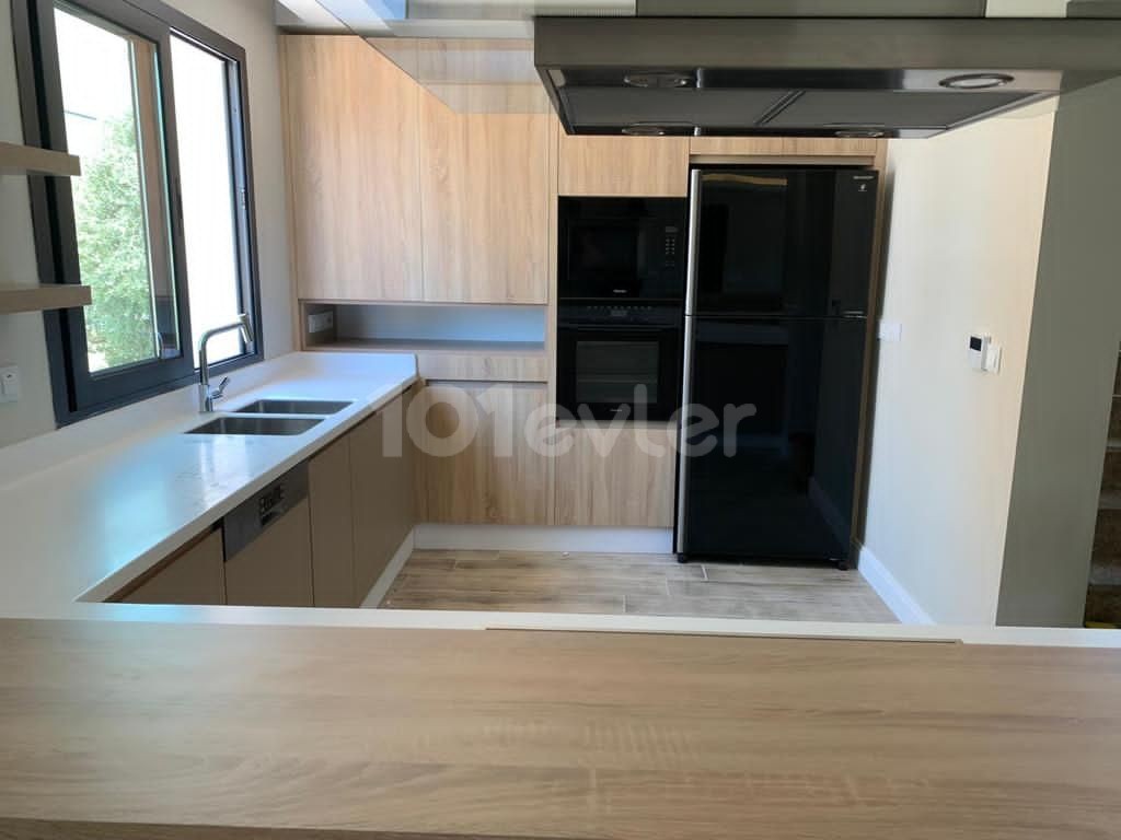 DUPLEX-VILLA ZUM VERKAUF IN KYRENIA/OZANKÖY ** 