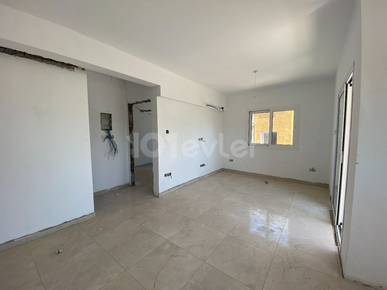 FOR SALE IN KYRENIA/ALSANCAK 1+1/2+1 APARTMENTS ** 