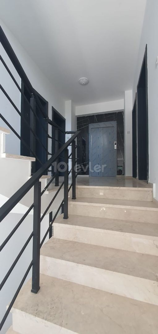 GİRNE MERKEZDE SATILIK 2+1 PENTHOUSE VE DAIRELER