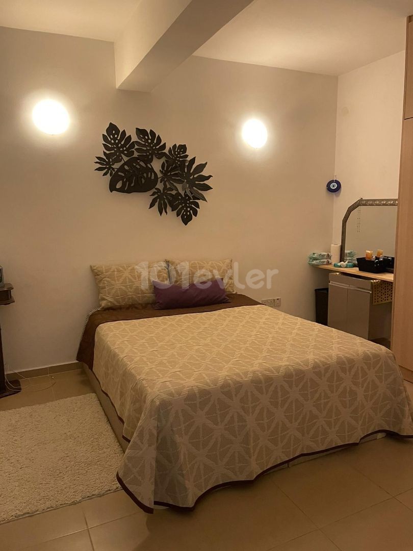 GİRNE MERKEZ NUSMAR MARKET YAKINI  SATILIK 1+1 DAİRE