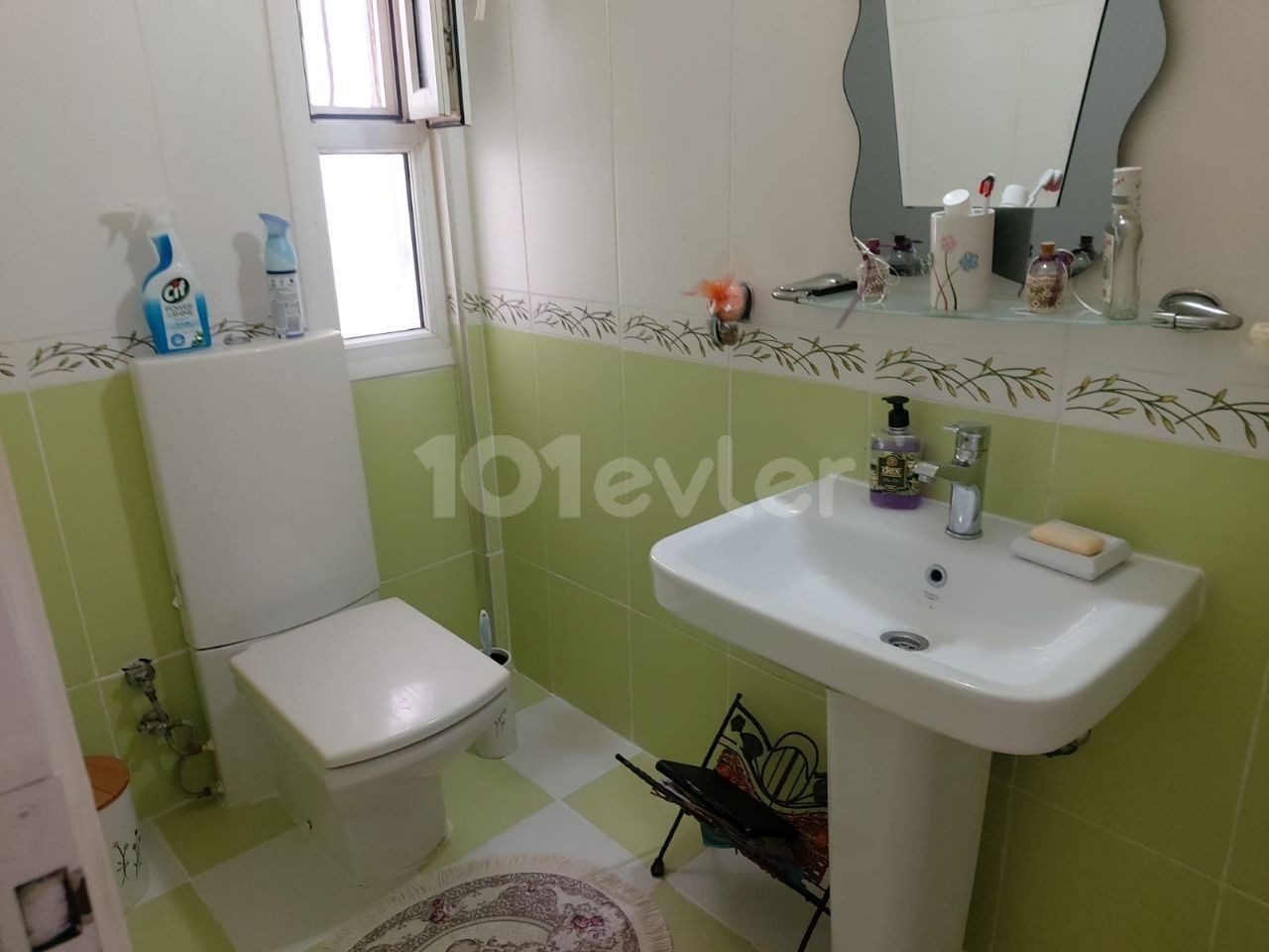 GİRNE MERKEZDE SATILIK YARI EŞYALI 3+1 DAİRE 