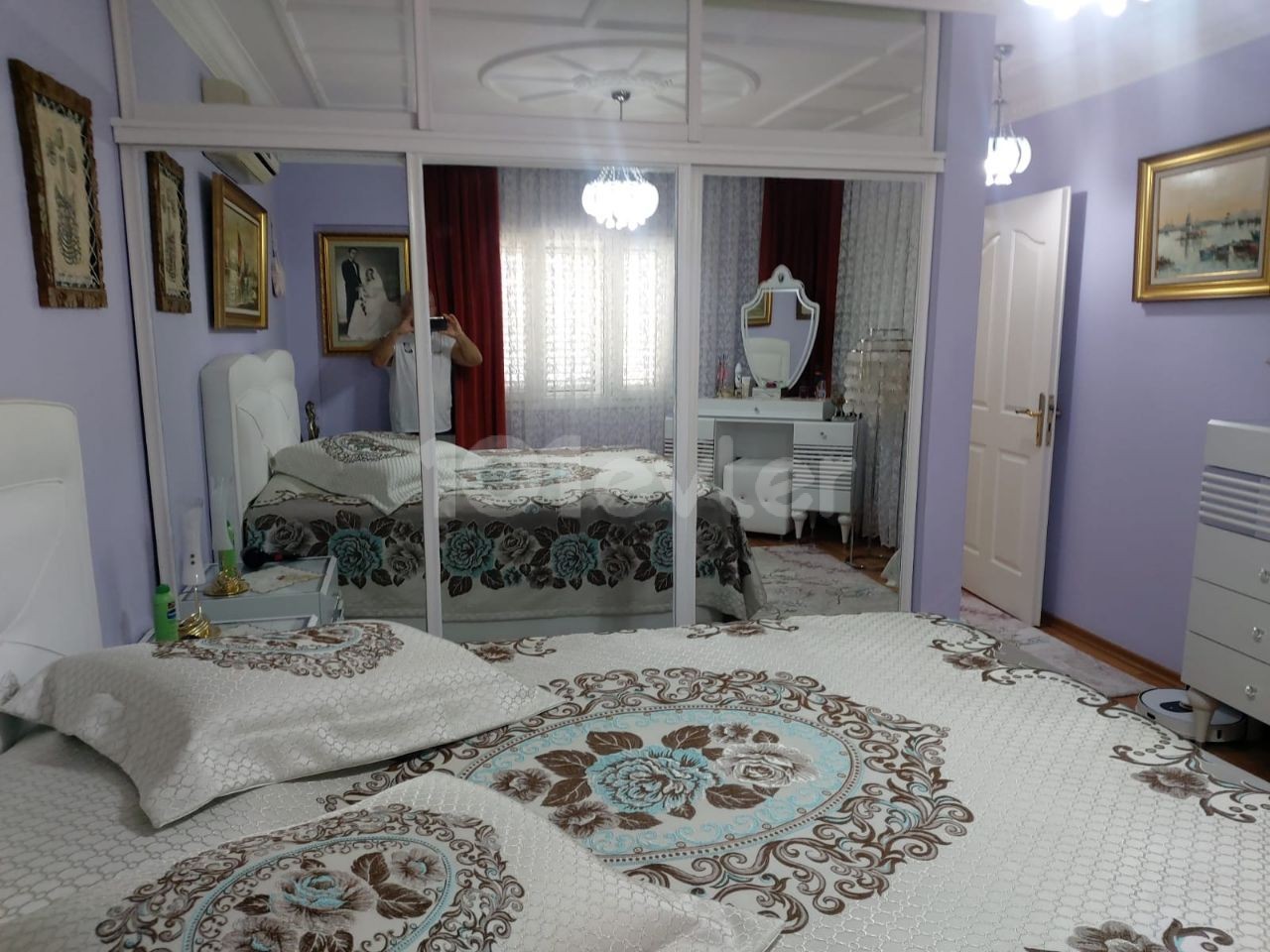 GİRNE MERKEZDE SATILIK YARI EŞYALI 3+1 DAİRE 