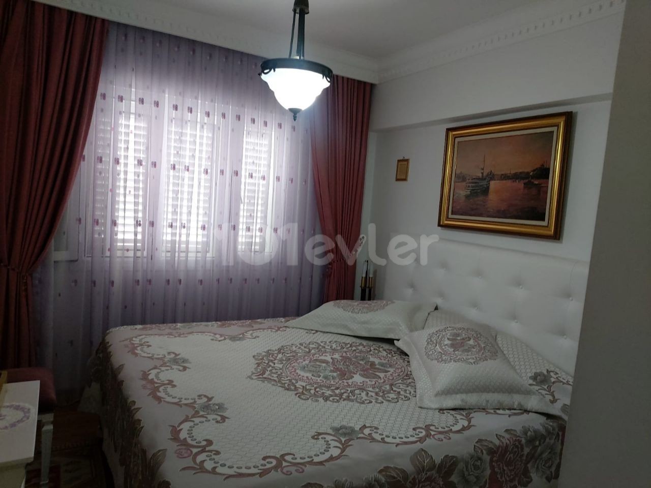 GİRNE MERKEZDE SATILIK YARI EŞYALI 3+1 DAİRE 