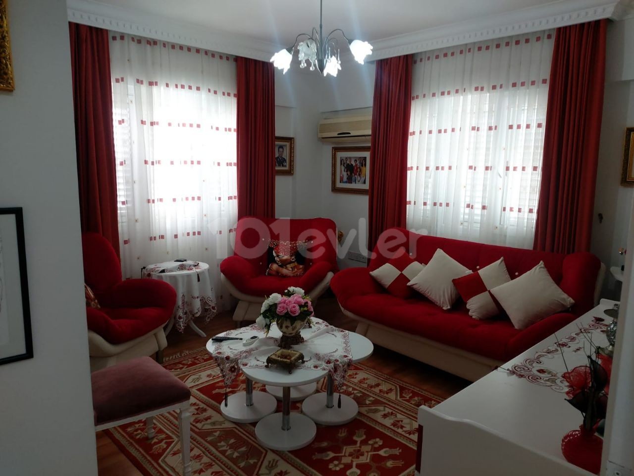 GİRNE MERKEZDE SATILIK YARI EŞYALI 3+1 DAİRE 