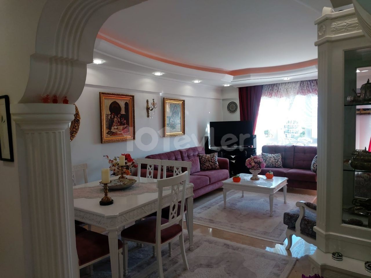 GİRNE MERKEZDE SATILIK YARI EŞYALI 3+1 DAİRE 